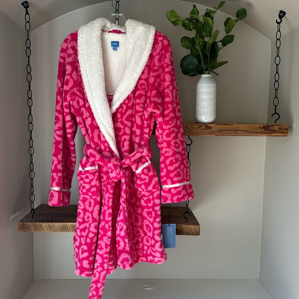 Cozy Plush Pink Leopard Print Robe with Sherpa Collar